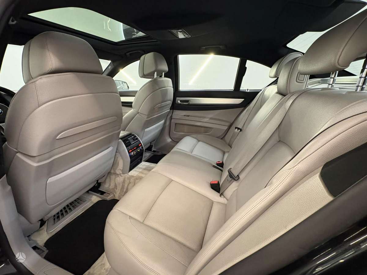 BMW 730, 3.0 l., Седан
