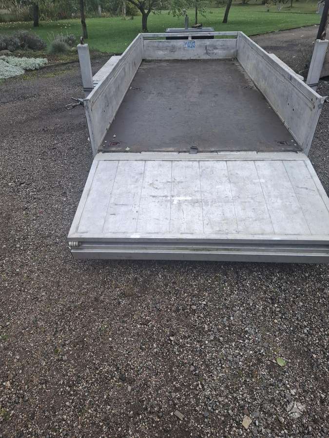 -Kita-, passenger car trailers