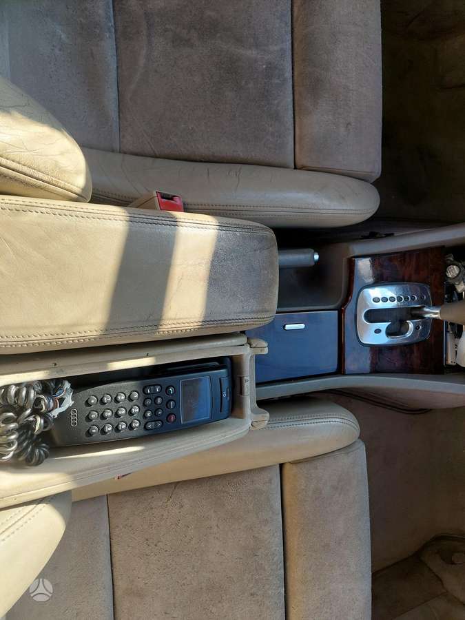 Audi A8, 3.3 l., sedanas