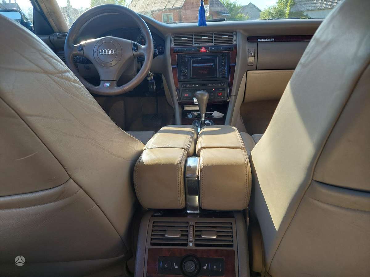 Audi A8, 3.3 l., sedanas