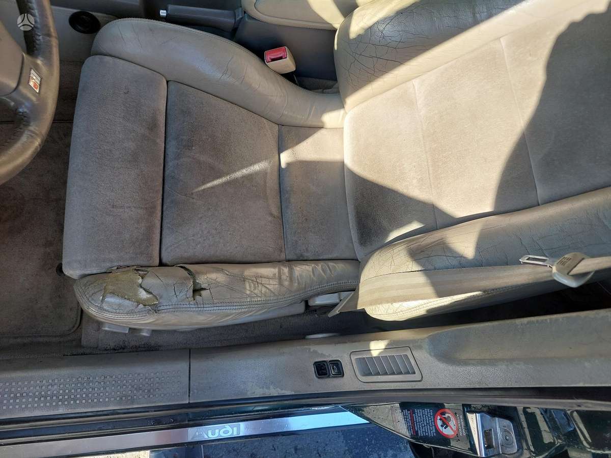 Audi A8, 3.3 l., sedanas