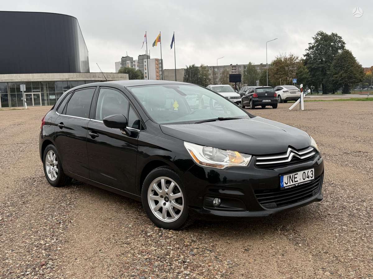 Citroen C4, 1.6 l., hatchback