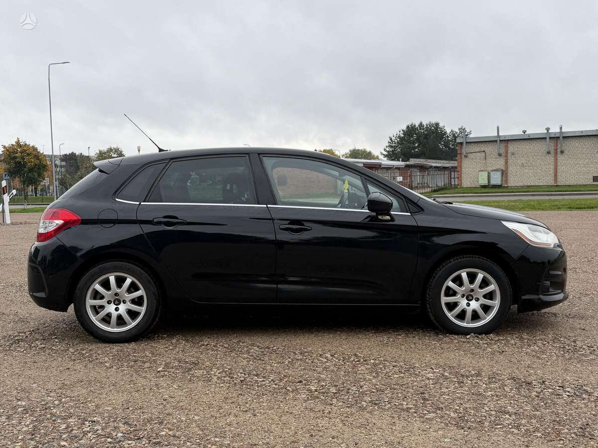 Citroen C4, 1.6 l., hatchback