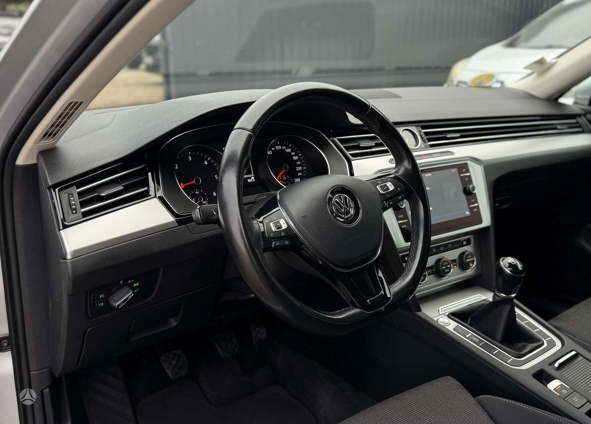 Volkswagen Passat, 1.6 l., Универсал