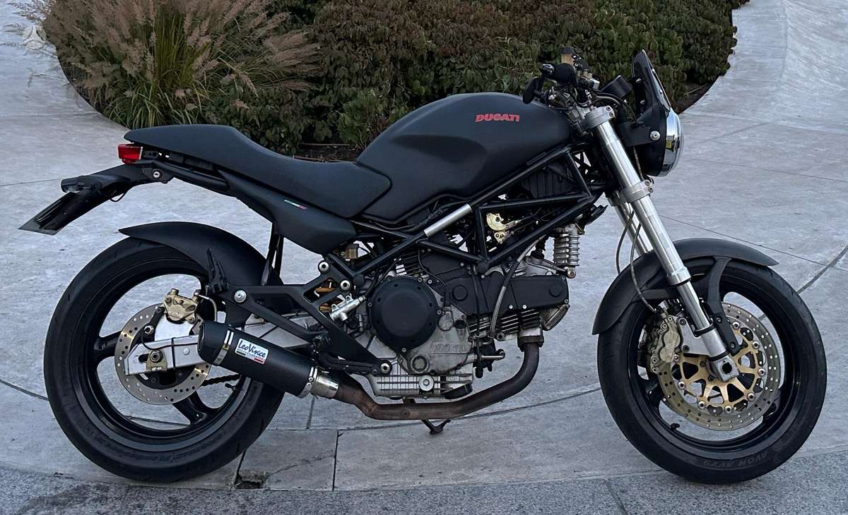 Ducati Monster 900cc, street / классические