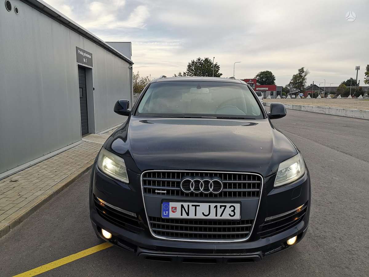 Audi Q7, 4.2 l., off-road / crossover