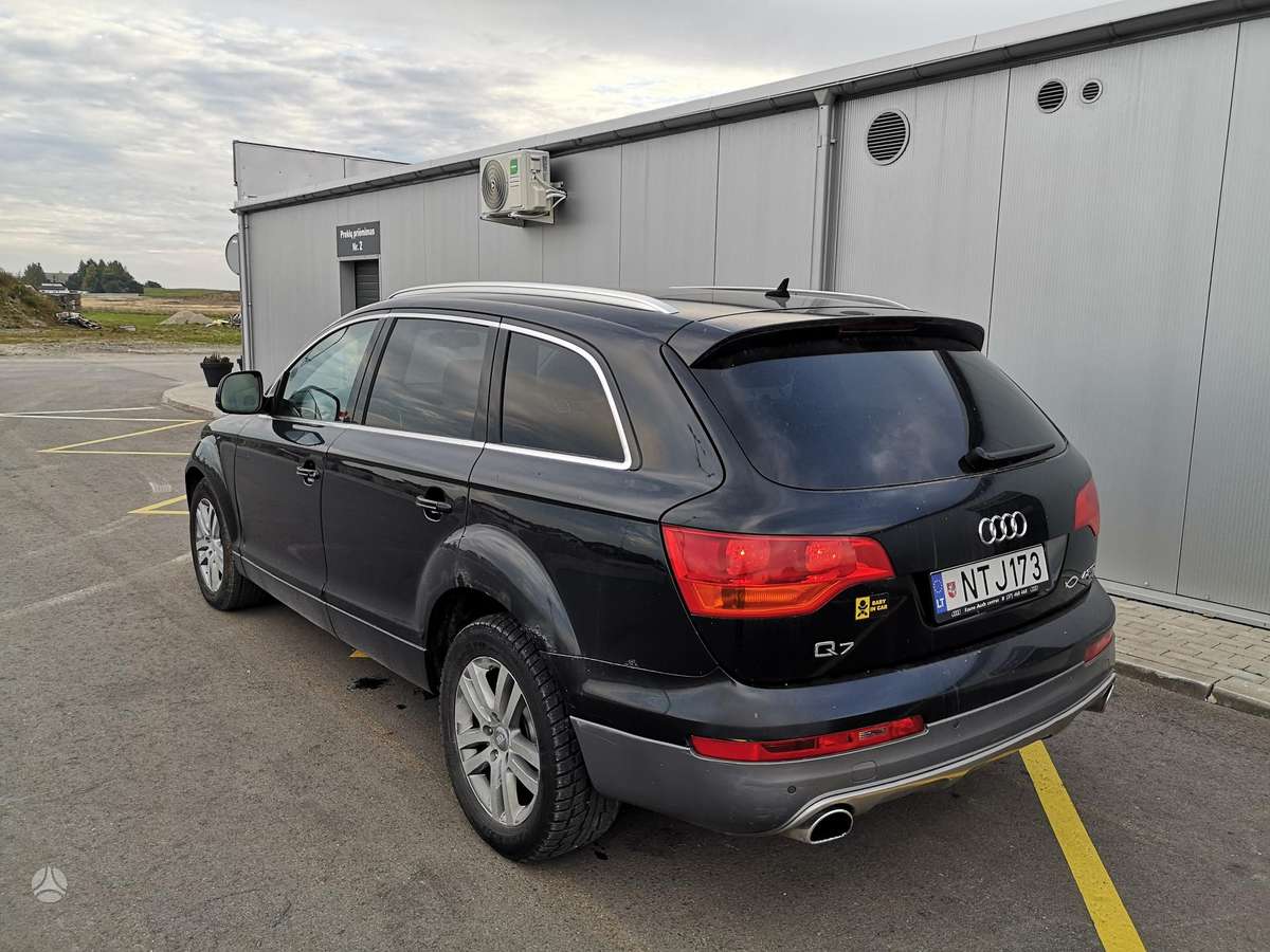 Audi Q7, 4.2 l., off-road / crossover
