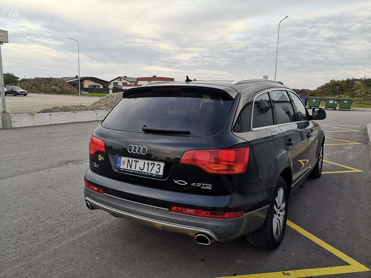 Audi Q7, 4.2 l., off-road / crossover