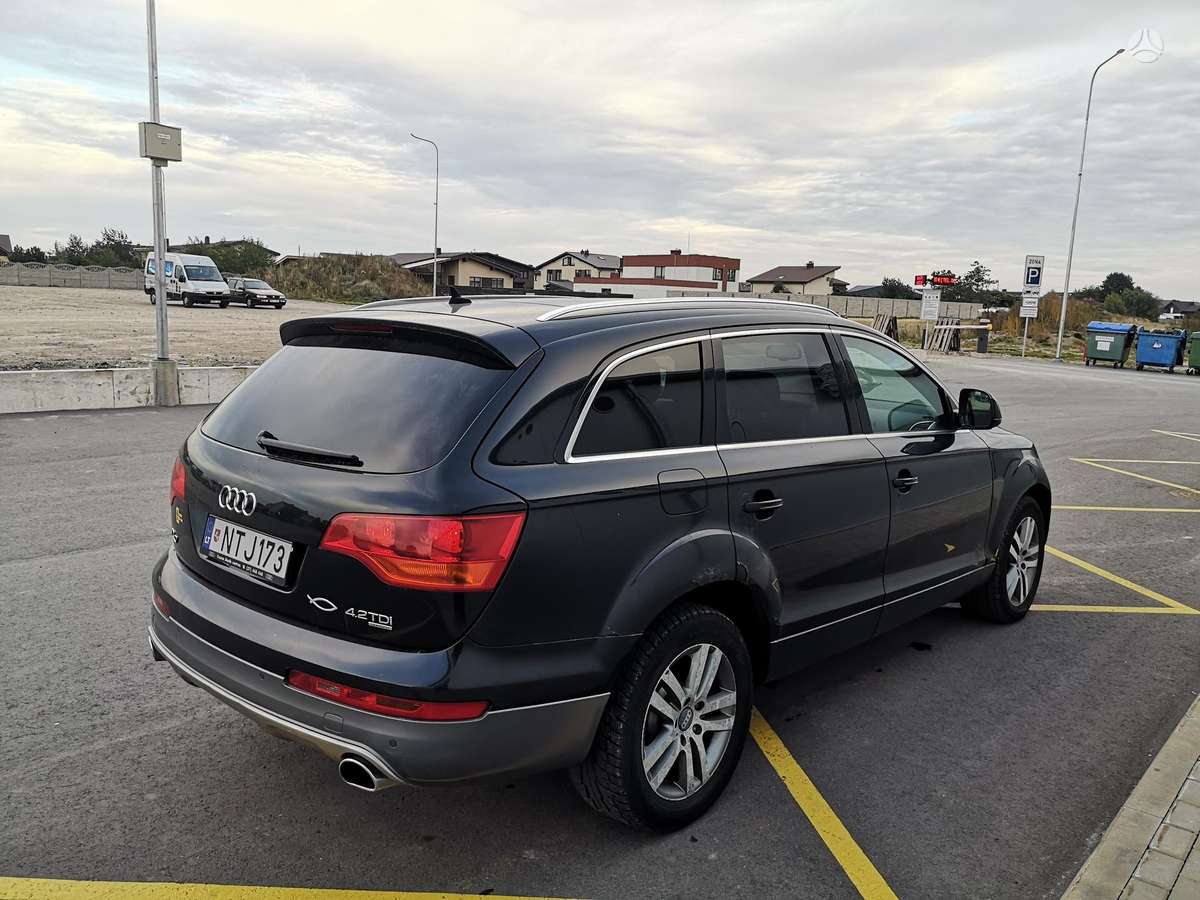 Audi Q7, 4.2 l., off-road / crossover