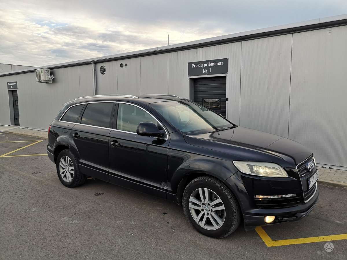 Audi Q7, 4.2 l., off-road / crossover