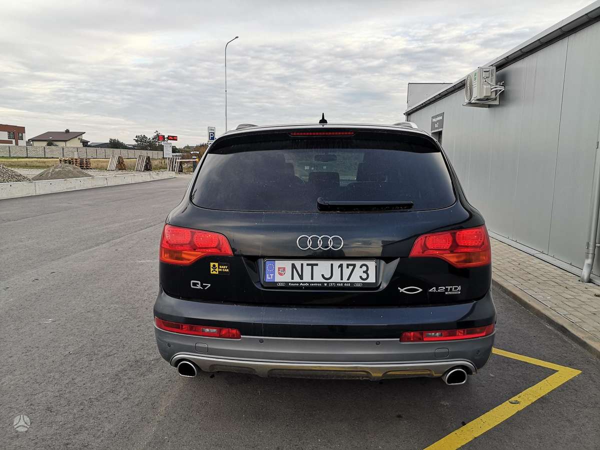 Audi Q7, 4.2 l., off-road / crossover
