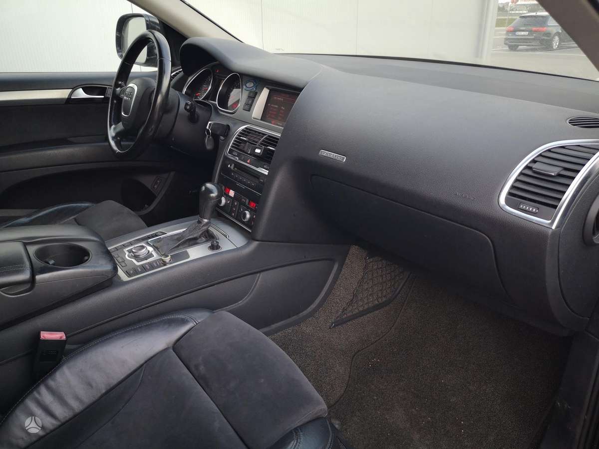 Audi Q7, 4.2 l., off-road / crossover