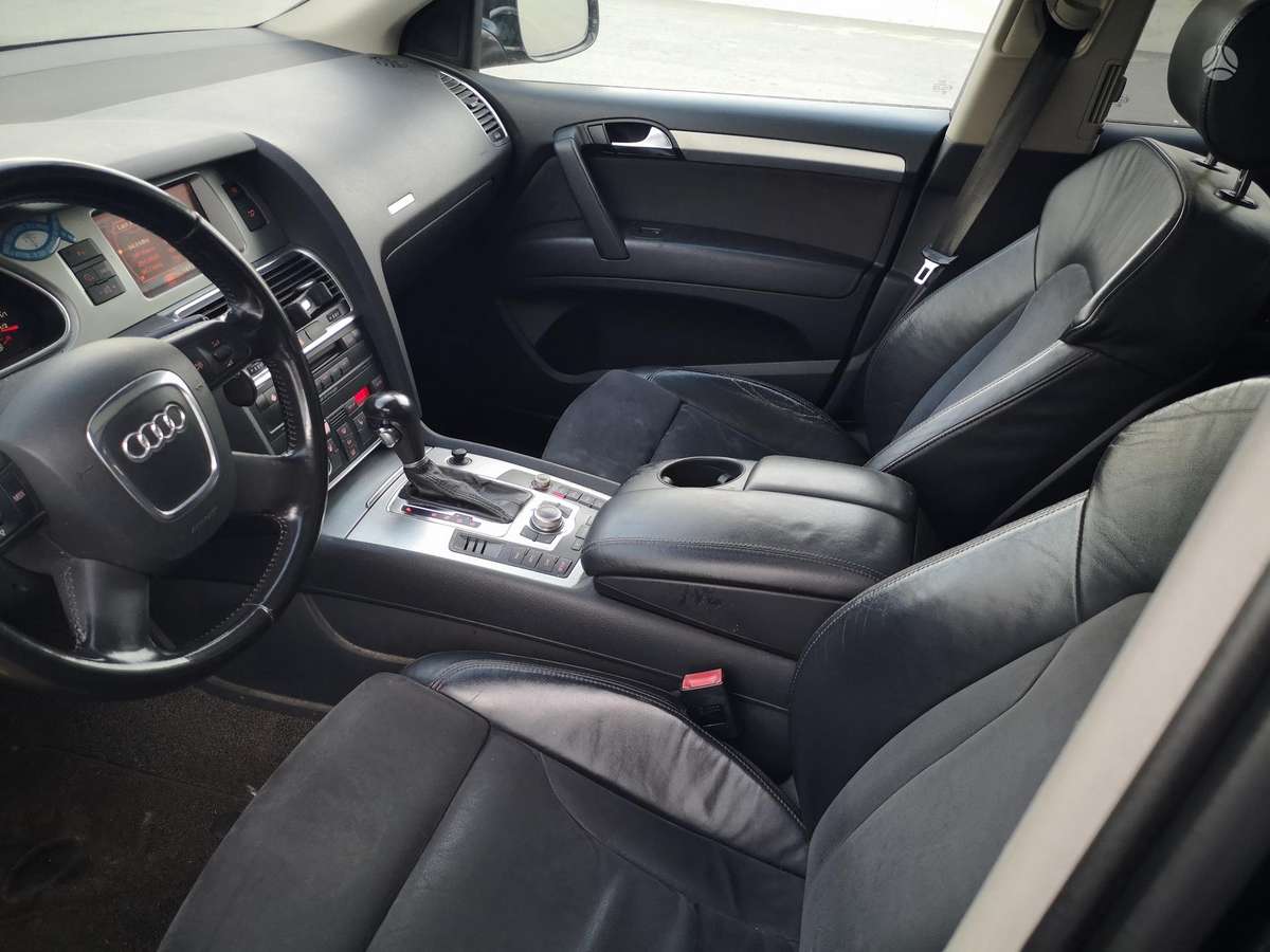 Audi Q7, 4.2 l., off-road / crossover