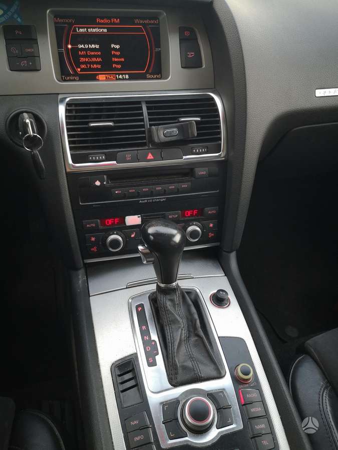 Audi Q7, 4.2 l., off-road / crossover