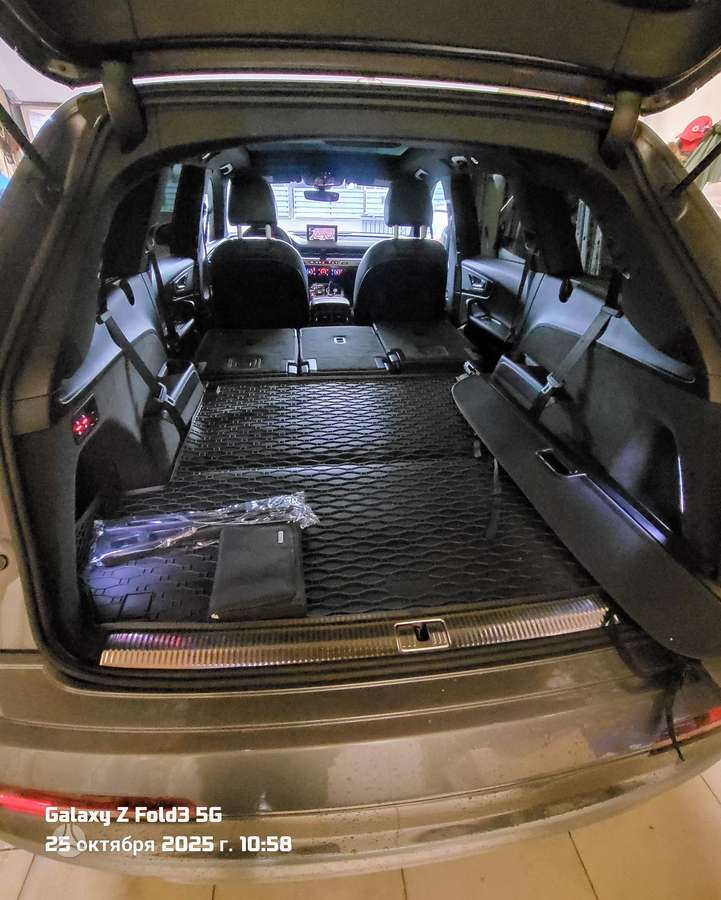 Audi Q7, 2.0 l., off-road / crossover