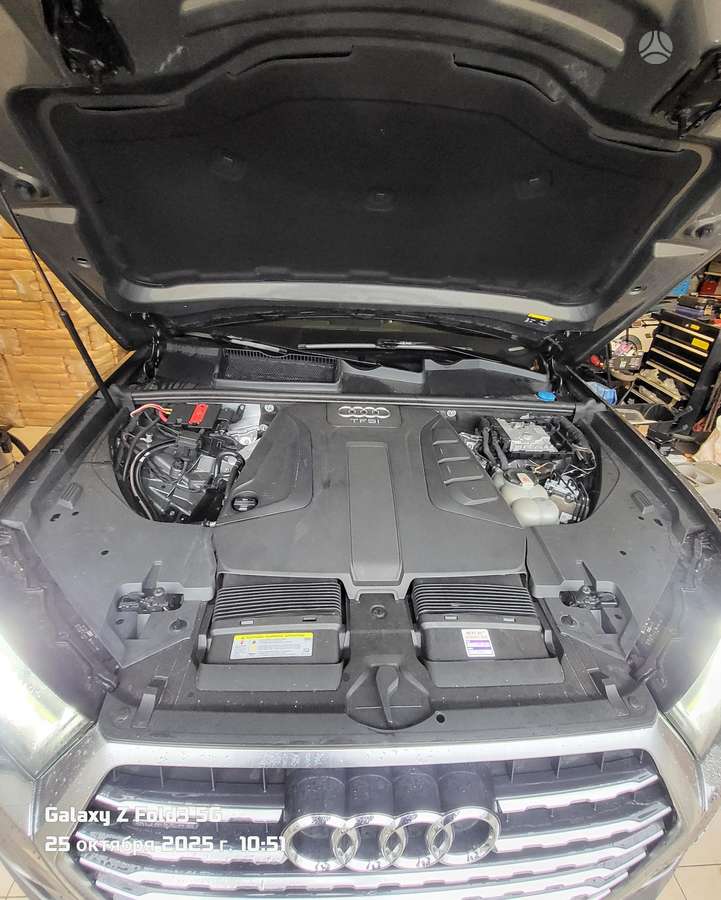Audi Q7, 2.0 l., off-road / crossover