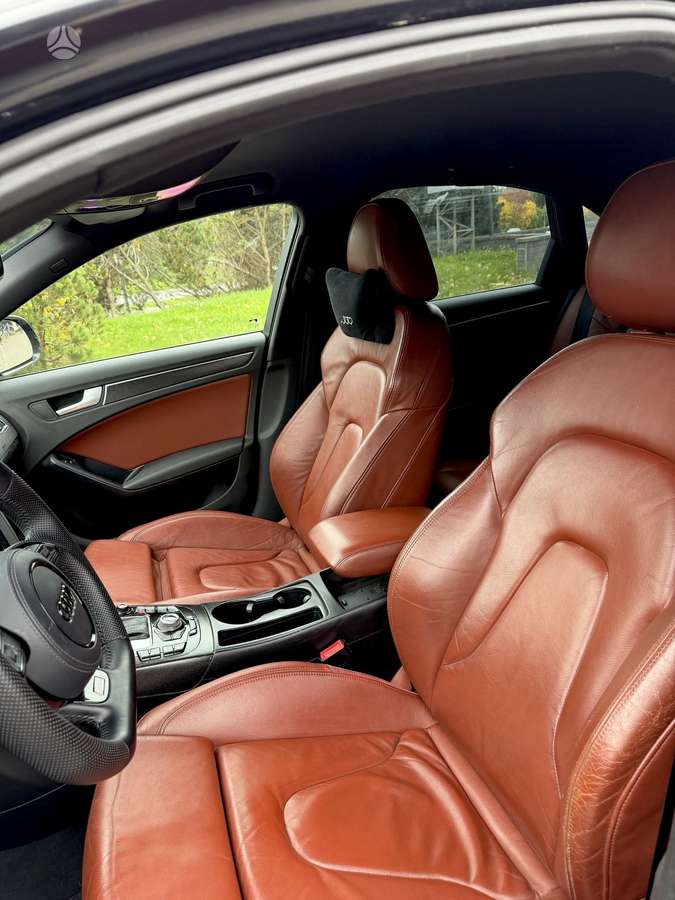 Audi A4, sedanas