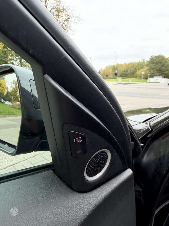 Audi A4, sedanas