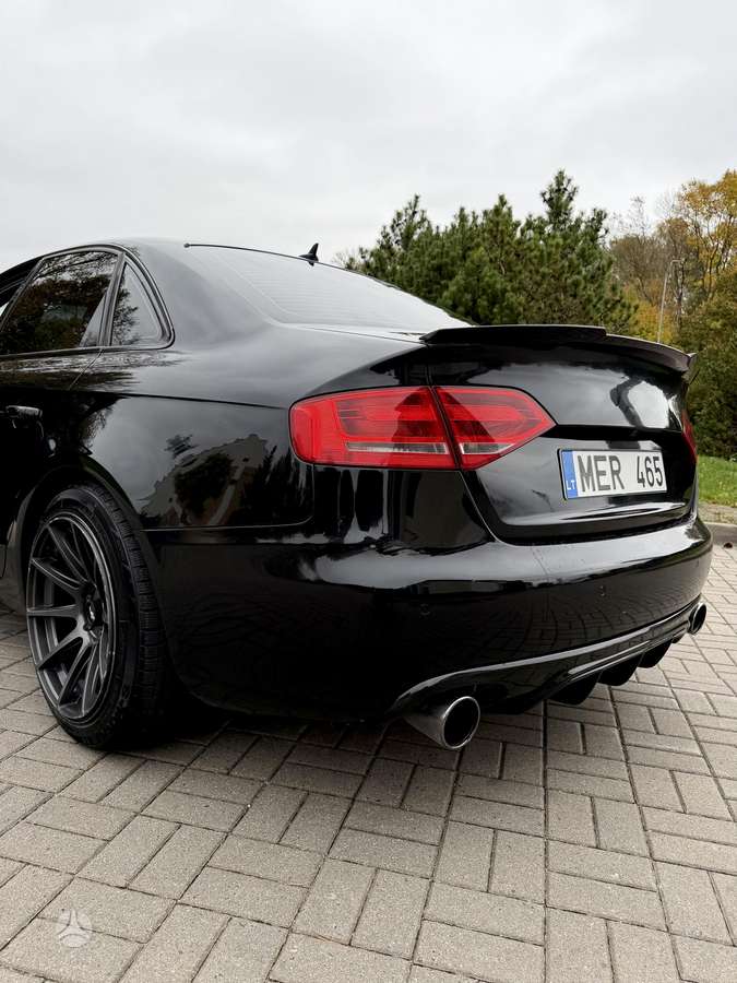 Audi A4, sedanas