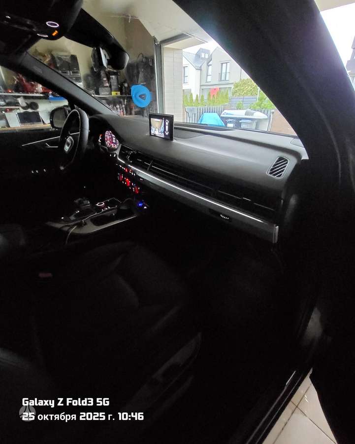 Audi Q7, 2.0 l., off-road / crossover
