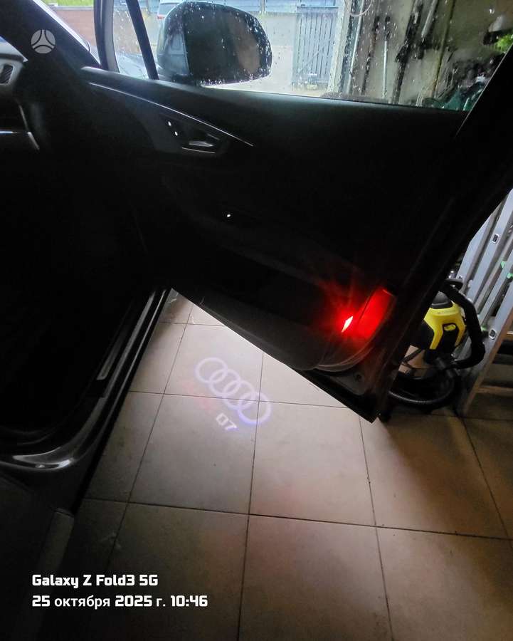 Audi Q7, 2.0 l., off-road / crossover
