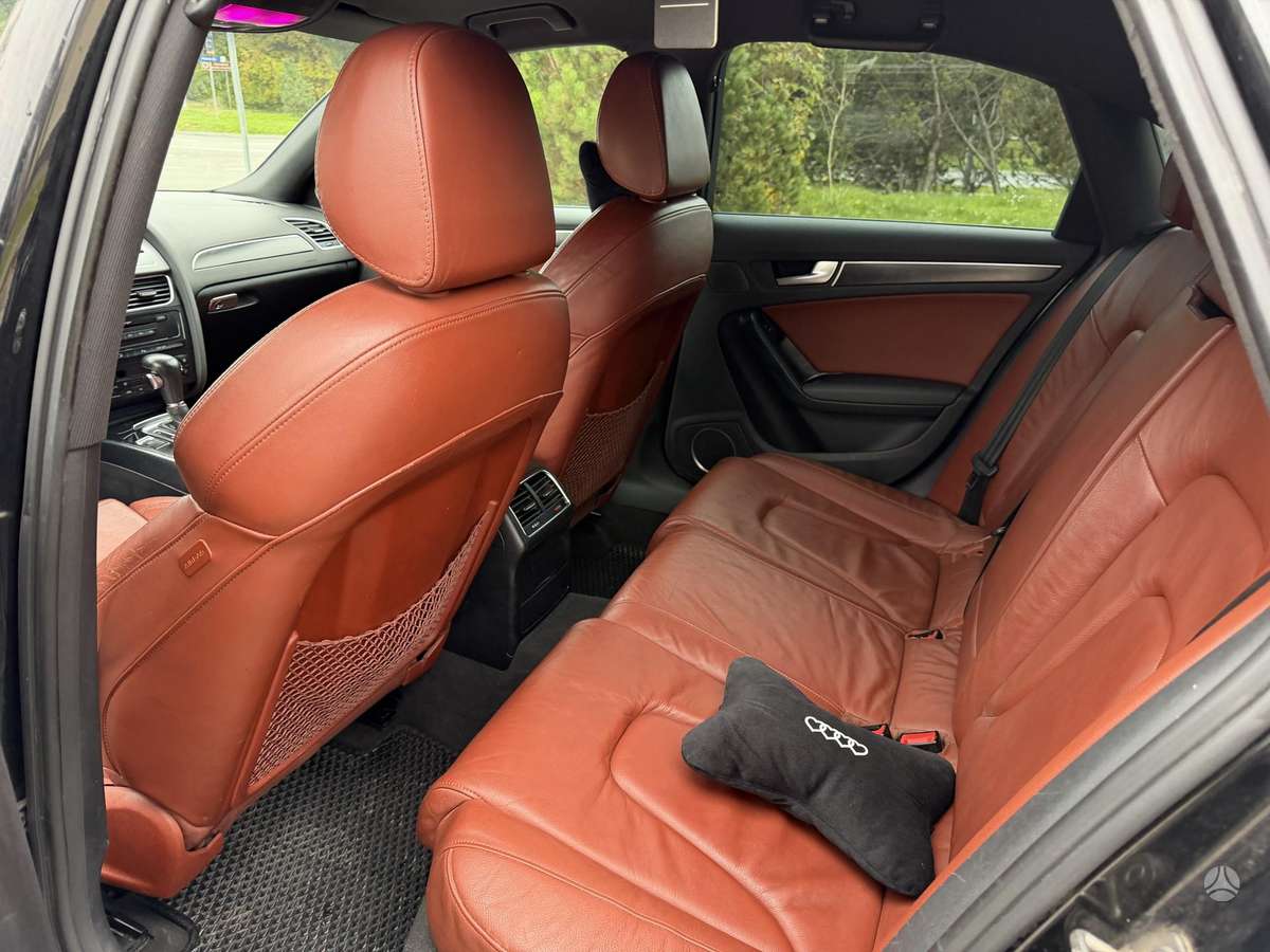 Audi A4, sedanas