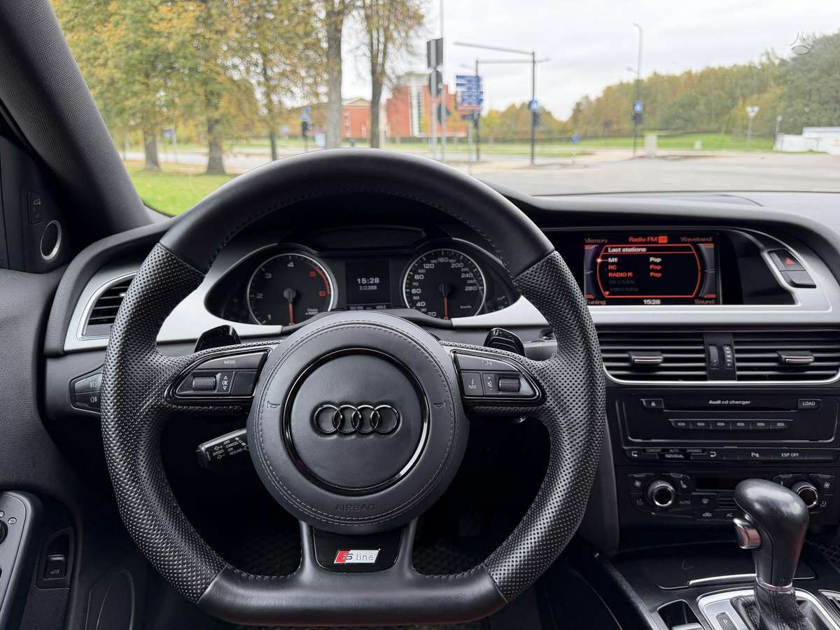 Audi A4, sedanas