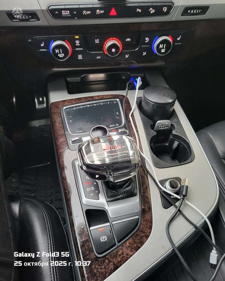 Audi Q7, 2.0 l., off-road / crossover