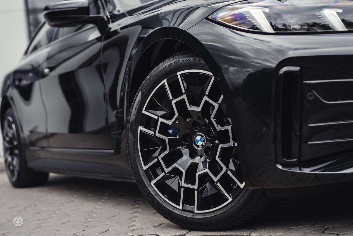 BMW i4, 83 kWh, hatchback