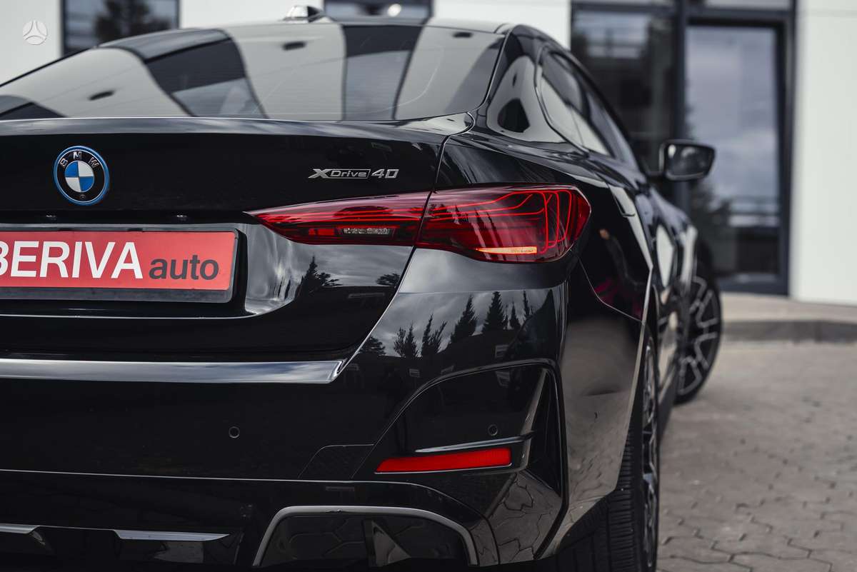 BMW i4, 83 kWh, hatchback