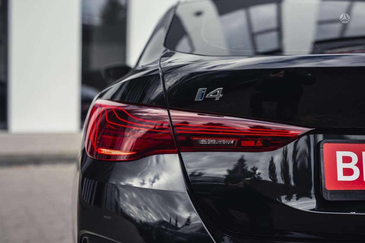BMW i4, 83 kWh, hatchback