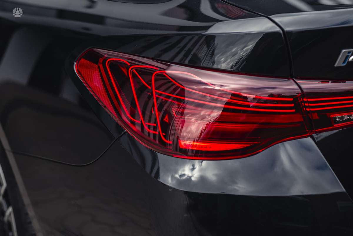 BMW i4, 83 kWh, hatchback