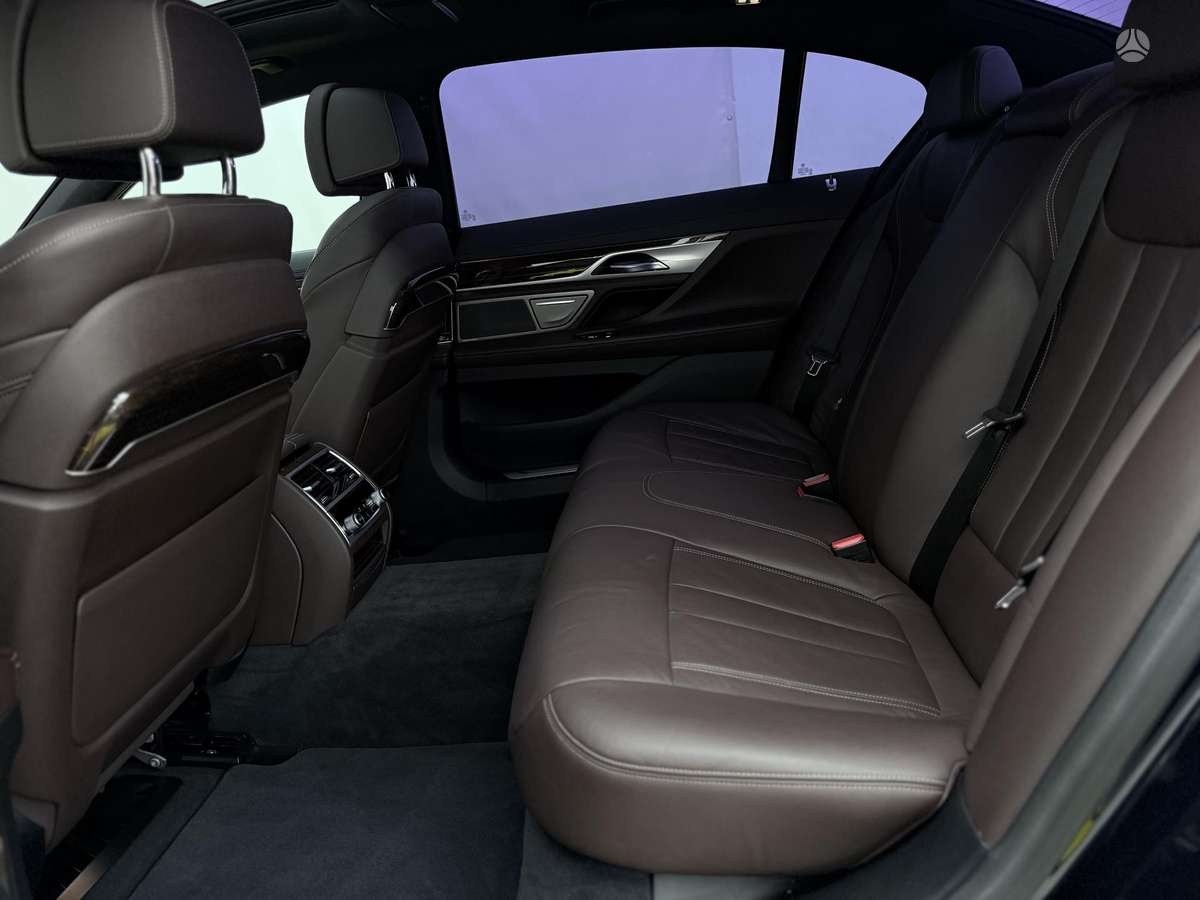 BMW 740, 3.0 l., Седан