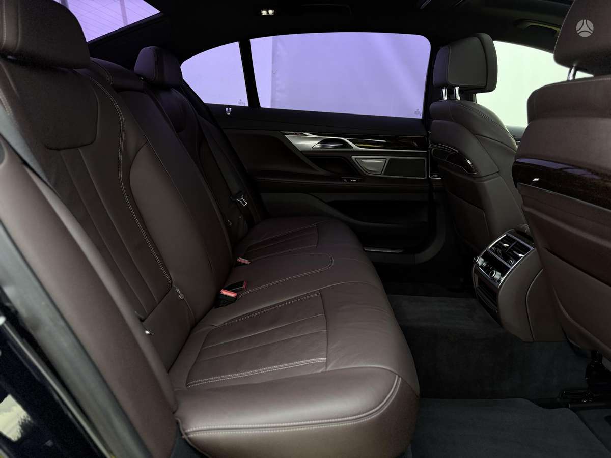BMW 740, 3.0 l., Седан