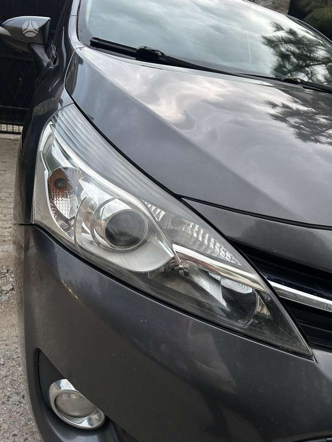 Toyota Verso, Минивэн