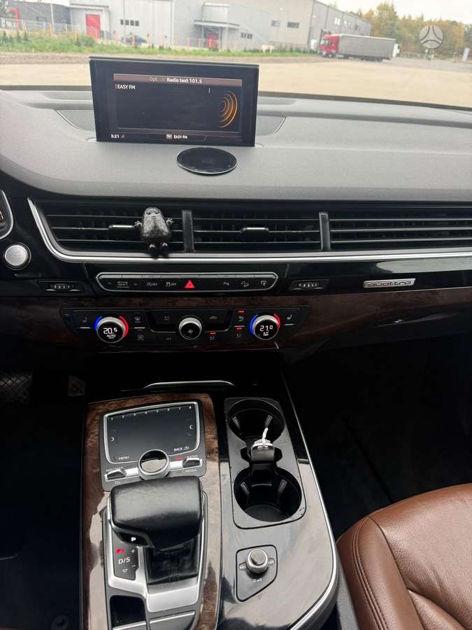 Audi Q7, 3.0 l., off-road / crossover