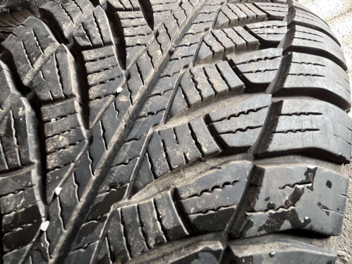 Goodyear UltraGrip 8 Perfomance, зимние 245/45 R18