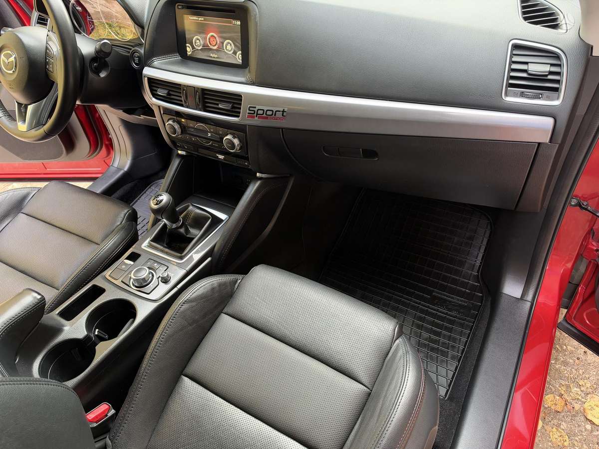 Mazda CX-5, 2.2 l., off-road / crossover