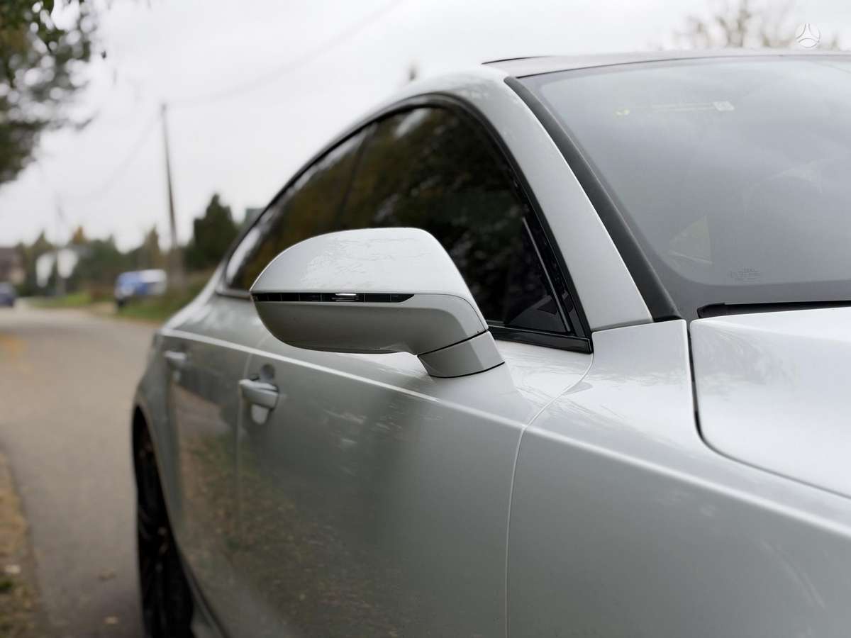 Audi S7, Седан