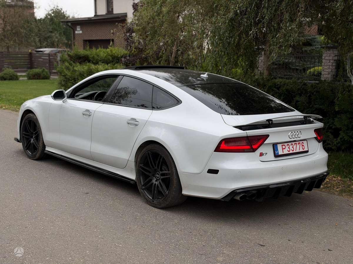 Audi S7, Седан