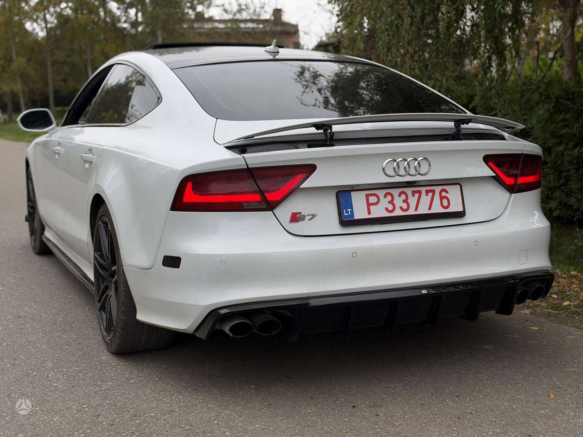 Audi S7, Седан