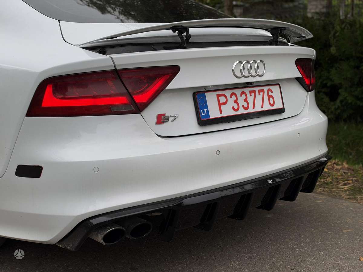 Audi S7, Седан