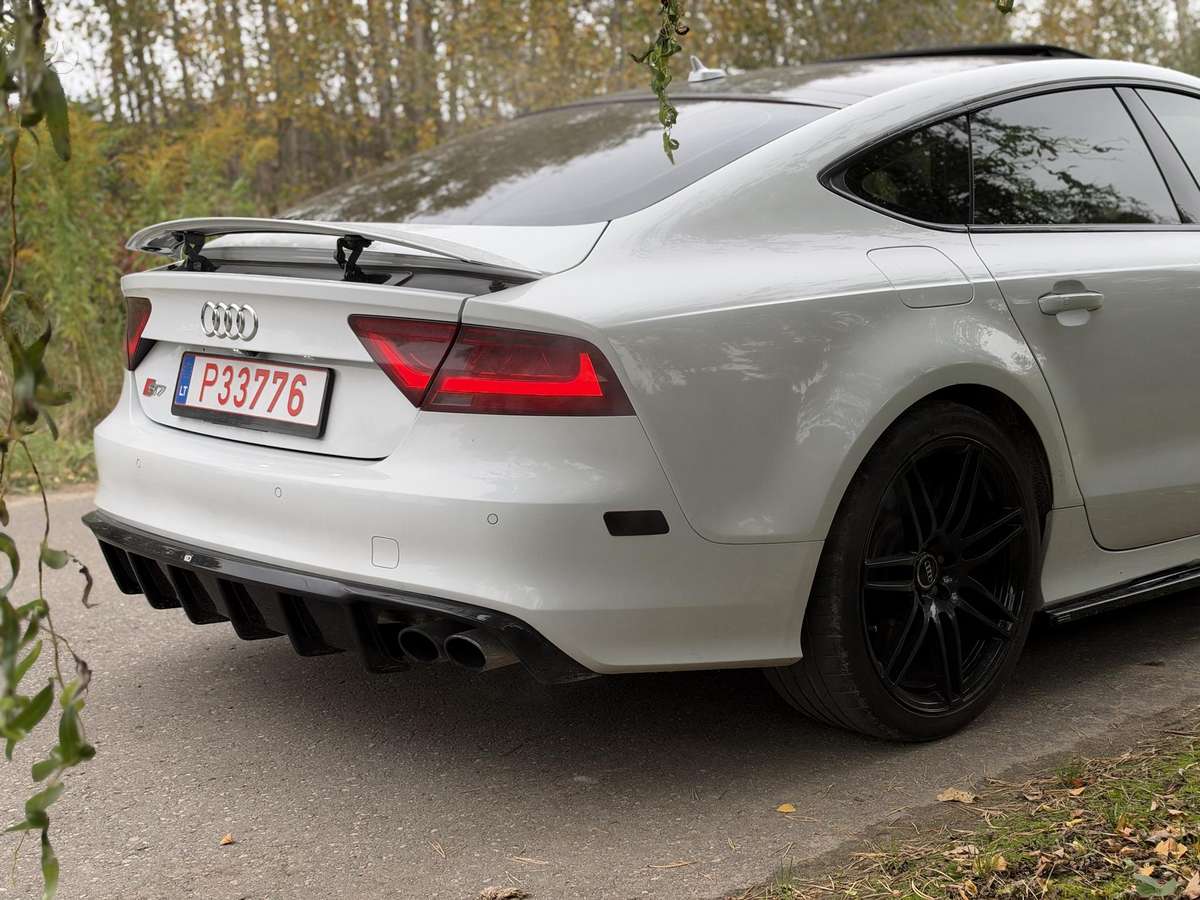 Audi S7, Седан