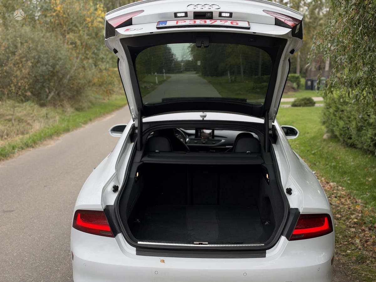 Audi S7, Седан