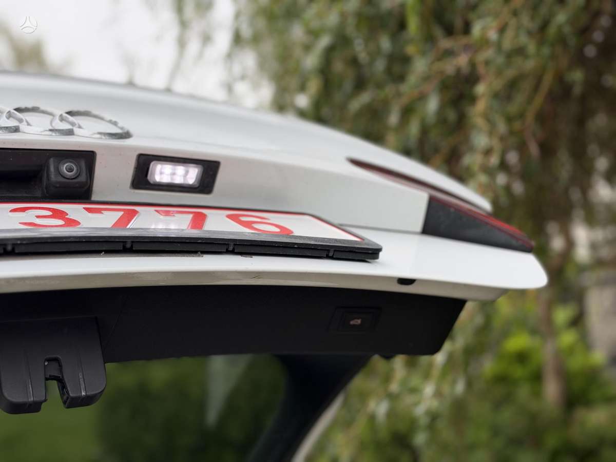 Audi S7, Седан