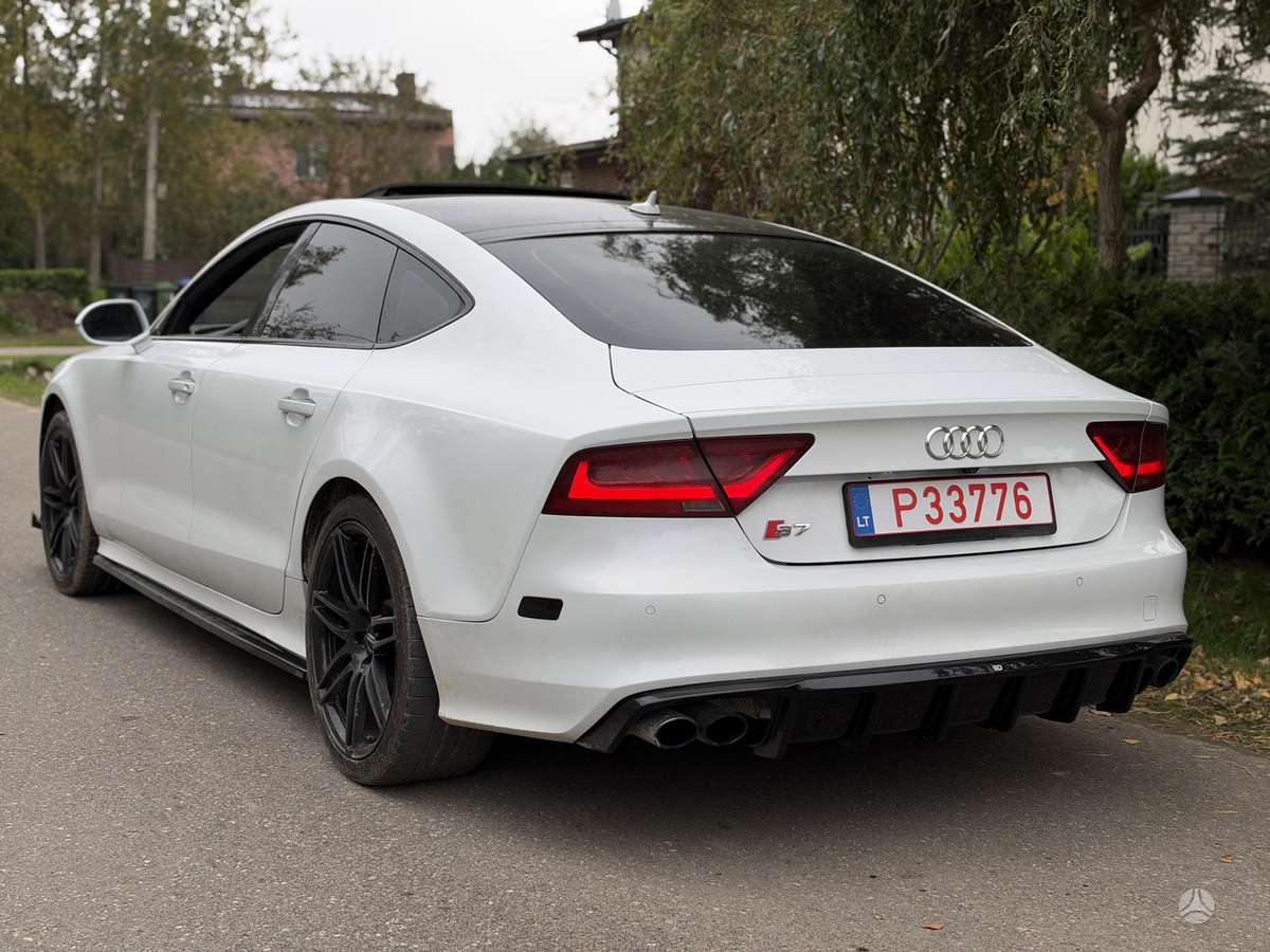 Audi S7, Седан