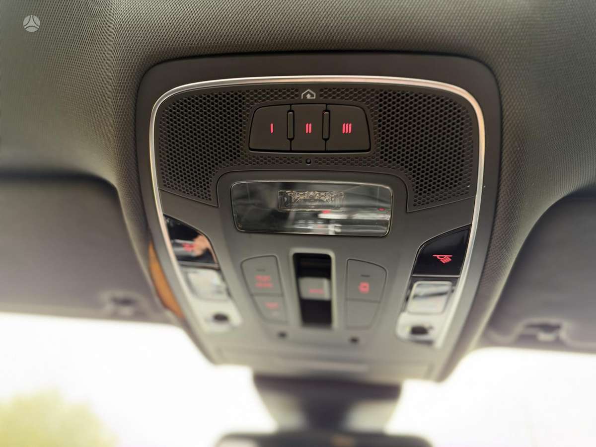 Audi S7, Седан
