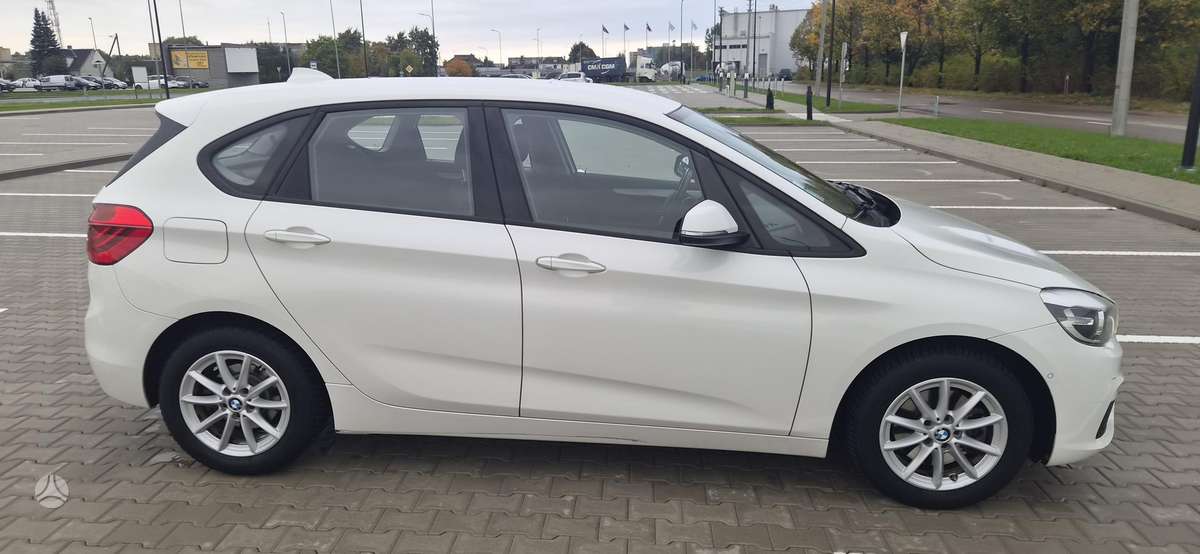 BMW 218 Active Tourer, 1.5 l., hatchback