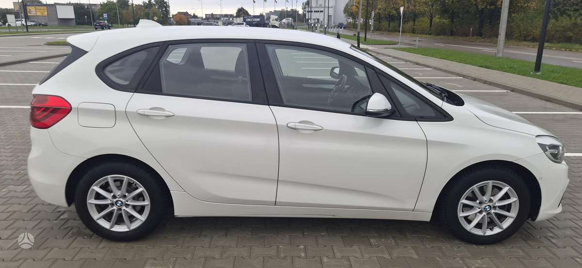 BMW 218 Active Tourer, 1.5 l., hatchback