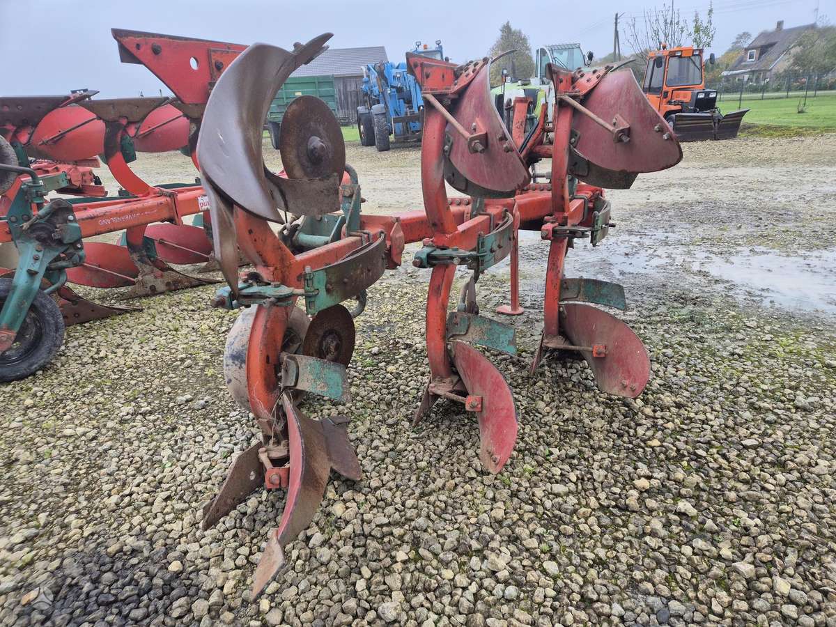 Kverneland 3X3, ploughs